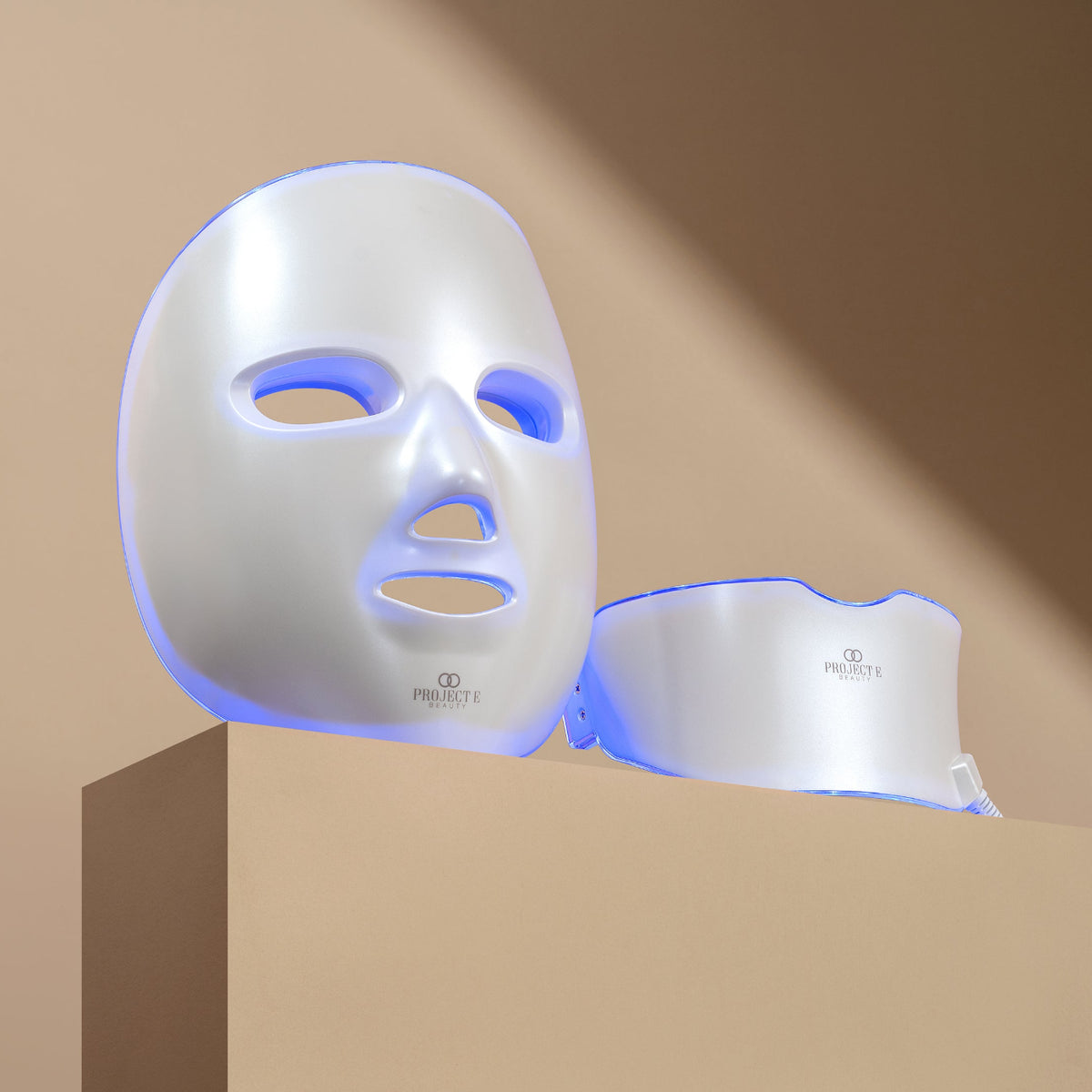 LightAura Plus LED face and neck mask set for complete rejuvenation of the face and décolletage.